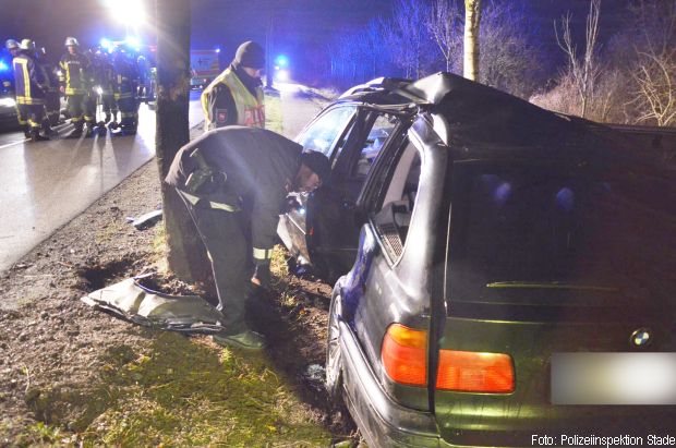 Verkehrsunfall Rückbank eingeklemmt