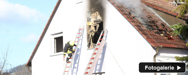 zimmerbrand-dachgeschoss-feuerwehr-teaser