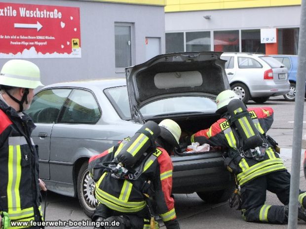 Gas strömt aus Auto