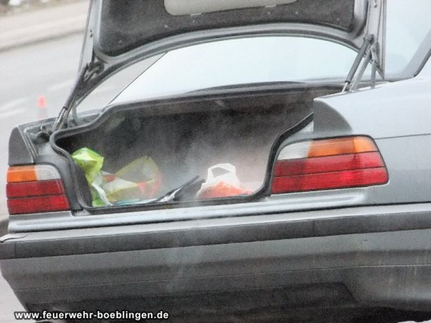 Gas strömt aus Auto
