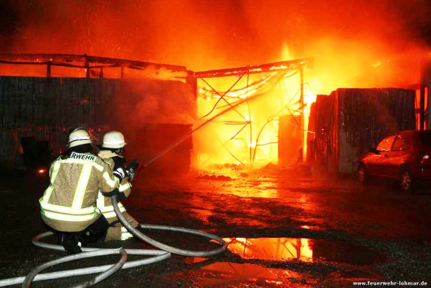 Explodierende Gasflaschen Feuerwehr