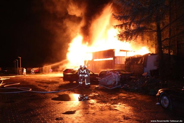 Explodierende Gasflaschen Feuerwehr