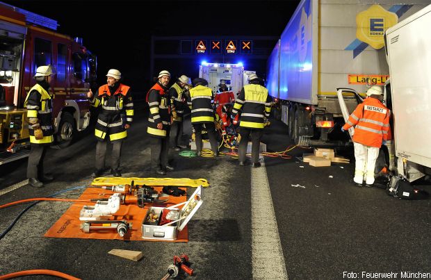 Unfall Gigaliner Feuerwehr