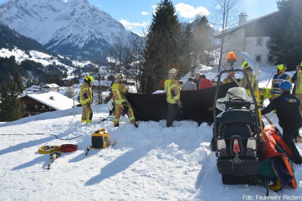 Unfall Schneefräse Feuerwehr