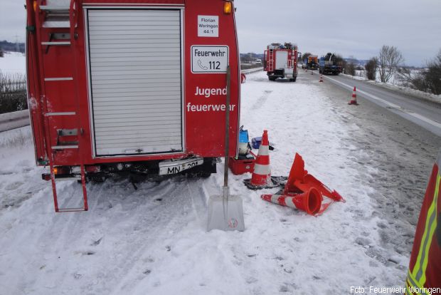 Unfall Sicherungsfahrzeug Feuerwehr