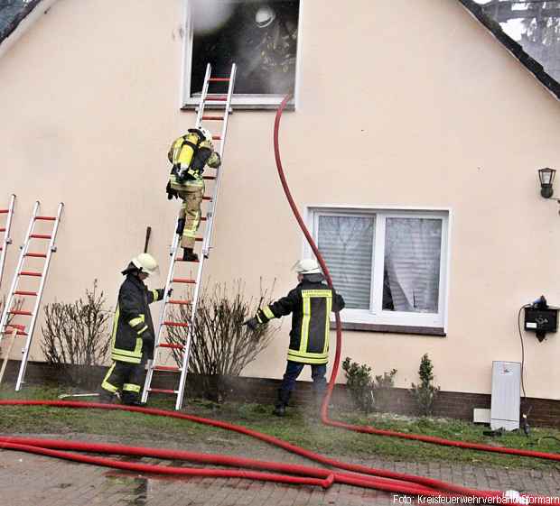 Dachstuhlbrand Feuerwehr Großbrand