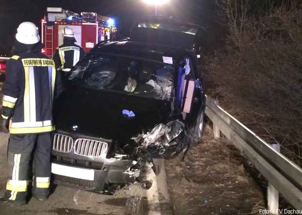 Schwerer Verkehrsunfall eingeklemmt