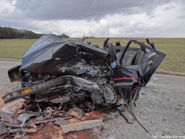 Verkehrsunfall Person eingeklemmt
