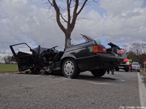 Verkehrsunfall Person eingeklemmt