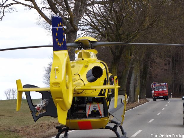 Verkehrsunfall Person eingeklemmt