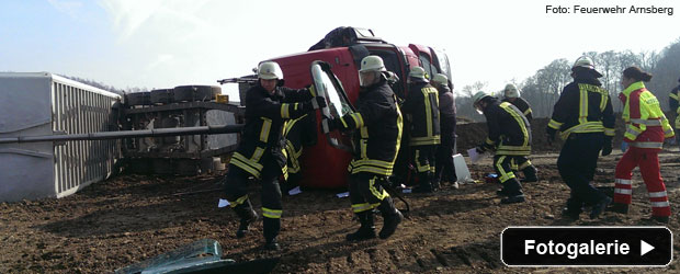 verkehrsunfall-lkw-feuerwehr-teaser