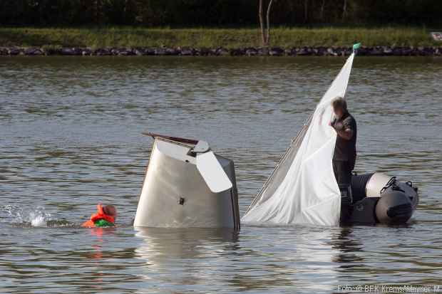 Segelboot untergegangen Feuerwehr