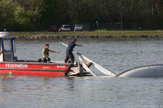 Segelboot untergegangen Feuerwehr