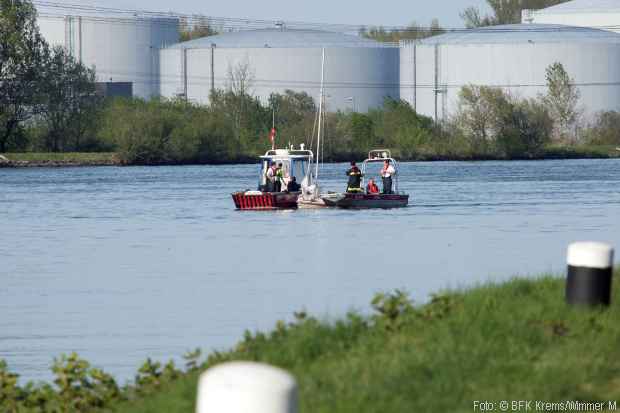 Segelboot untergegangen Feuerwehr