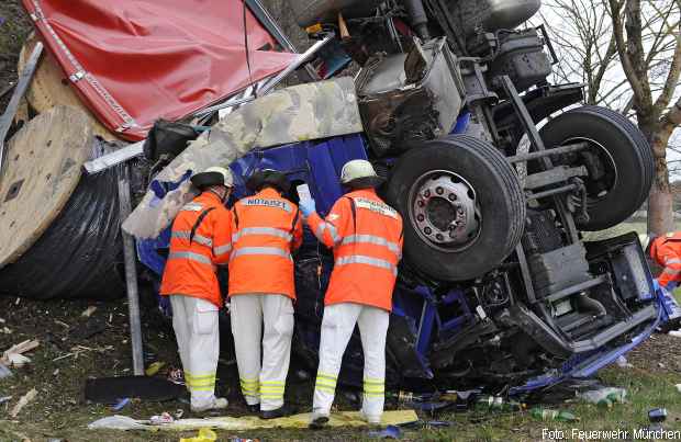 LKW Unfall Feuerwehrkan