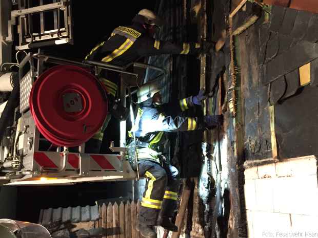 Brand Hausfassade Feuerwehr