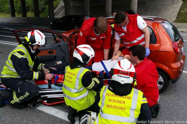Eingeschlossene Person Verkehrsunfall