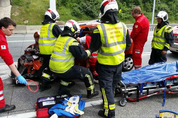 Eingeschlossene Person Verkehrsunfall