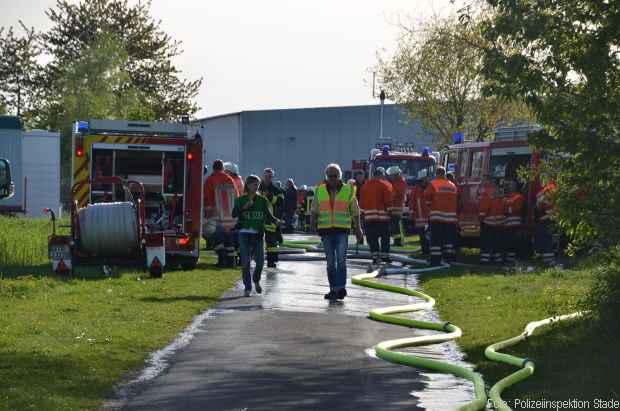 Großbrand Lager Feuerwehr