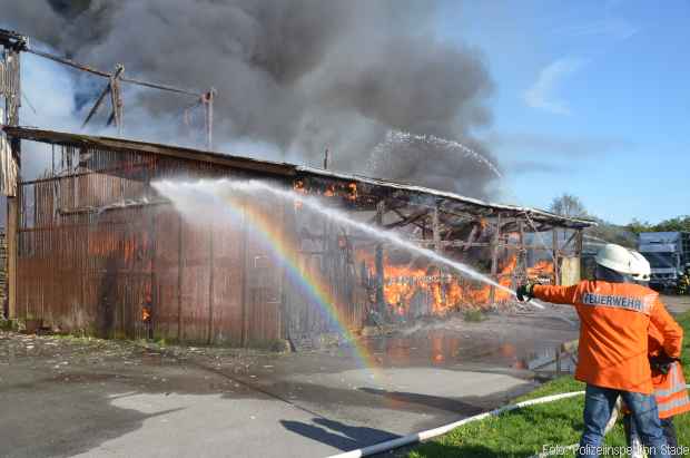 Großbrand Lager Feuerwehr