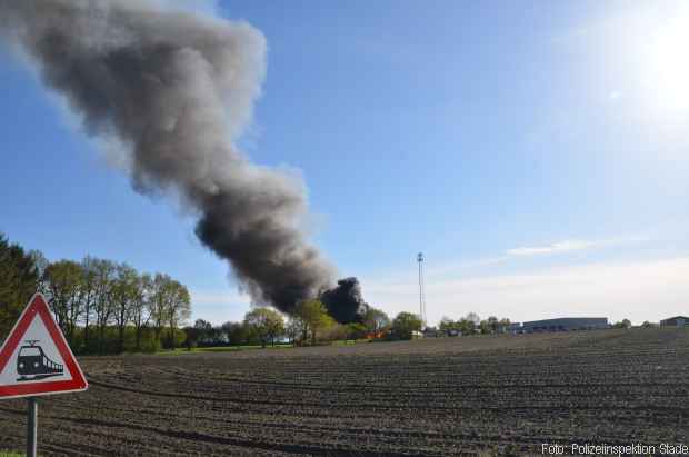 Großbrand Lager Feuerwehr