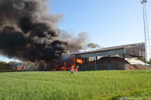 Großbrand Lager Feuerwehr