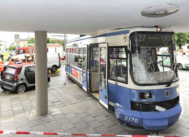 Straßenbahn entgleist Feuerwehreinsatz