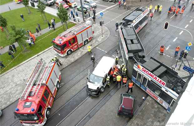 Straßenbahn entgleist Feuerwehreinsatz