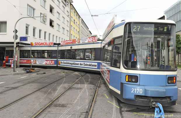 Straßenbahn entgleist Feuerwehreinsatz