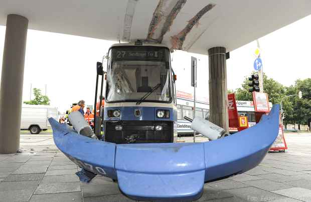 Straßenbahn entgleist Feuerwehreinsatz