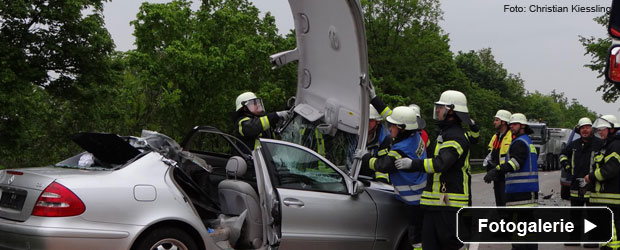 verkehrsunfall-feuerwehr-dach-entfernen-teaser