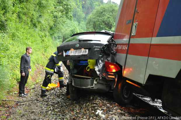 Zug Unfall Pkw