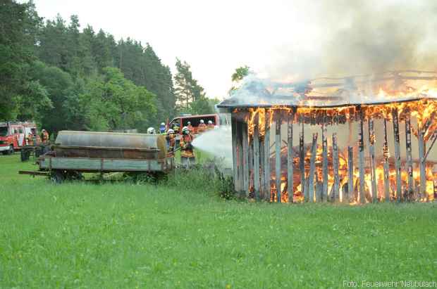 Scheune brennt Wasserversorgung