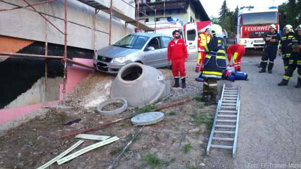 Schachtrettung Feuerwehr Kanal